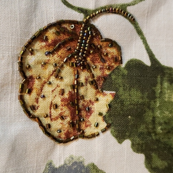 Nicole Miller Home NWT 72 x 16 Small Beaded Pumpkins with Fringe Table Runner - Picture 3 of 8